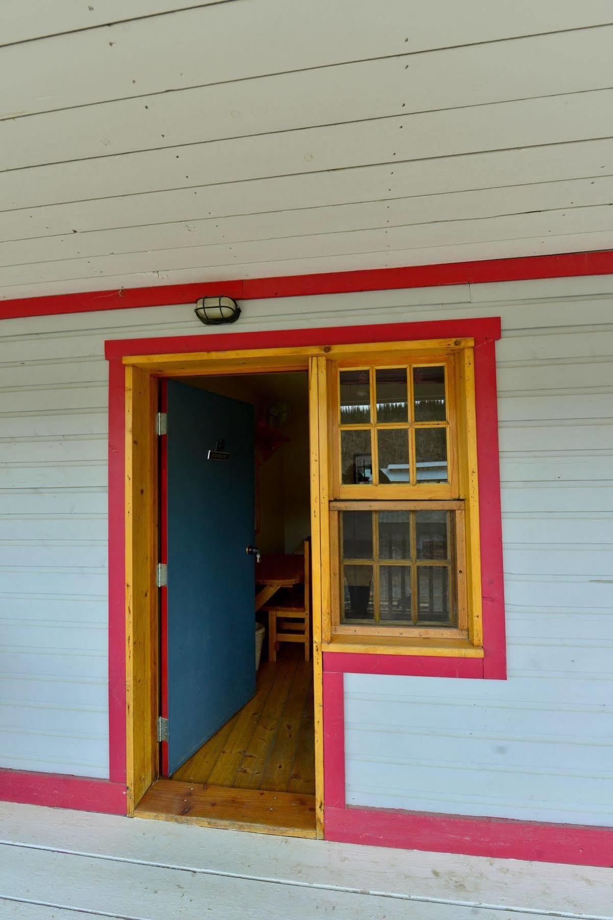 The Bunkhouse Hotel Dawson City Bagian luar foto